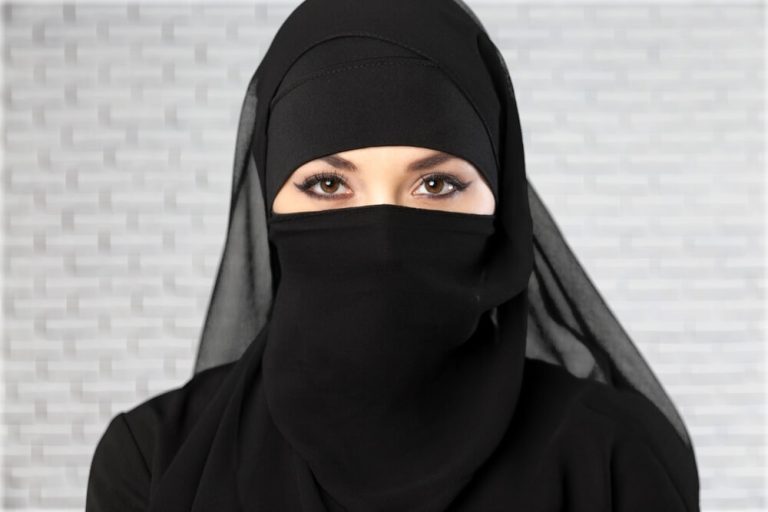 Burqa | The Beautiful Face Veil Emirati Women Wear