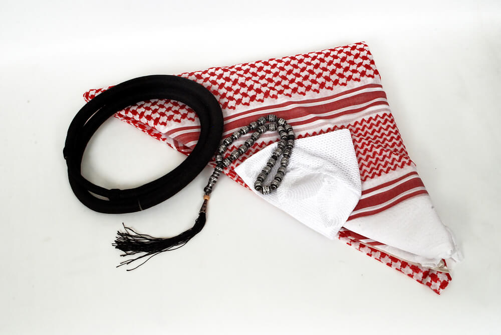 UAE Traditional Clothes | Emirati Traditional Dress
